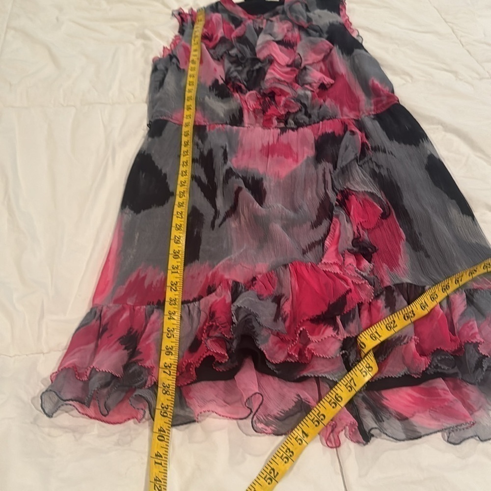 Trina Turk 100% silk dress. Lining is polyester - Picture 9 of 10